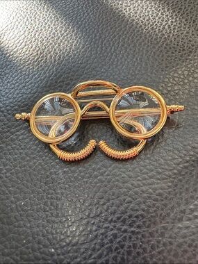 Gold Round Lens Eyeglass Brooch Pin - Vintage-Inspired